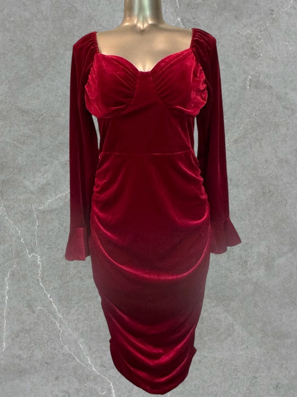 Elegant Red Velvet Midi Dress with Sweetheart Neckline